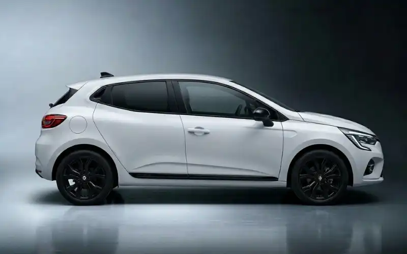 Renault Clio 5 Automatic car hire Agadir airport Morocco — EUROMOTION